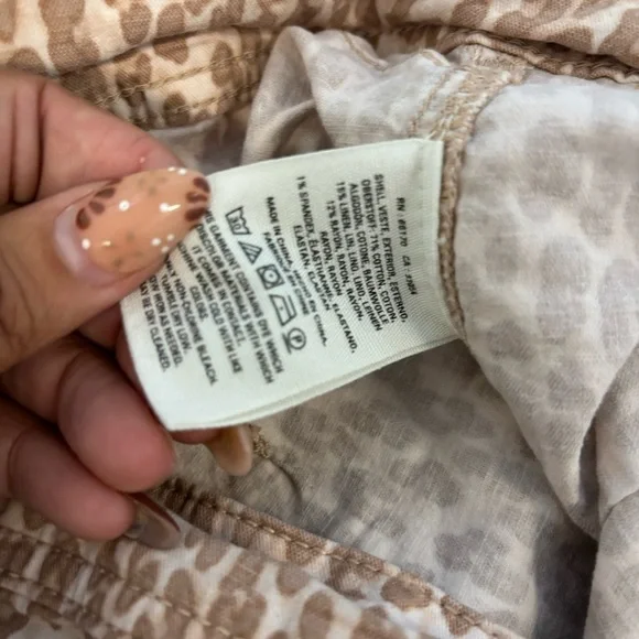 Anthropologie Wanderer Cropped Utility Pants Animal Print Size 28 - Picture 11 of 13